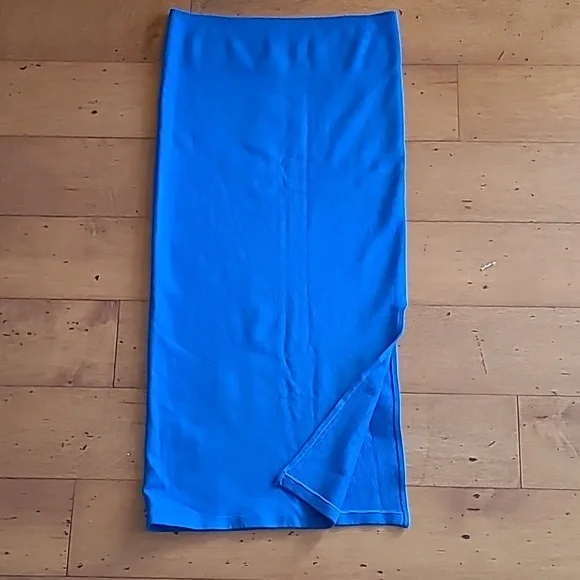 Fabletics High-Waisted Ribbed Seamless Skirt - Picture 4 of 5